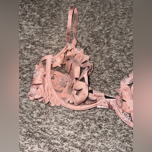 Victoria’s Secret 32D Sexy Pink Unlined Plunge Lace Floral Bra NWT - Picture 4 of 8